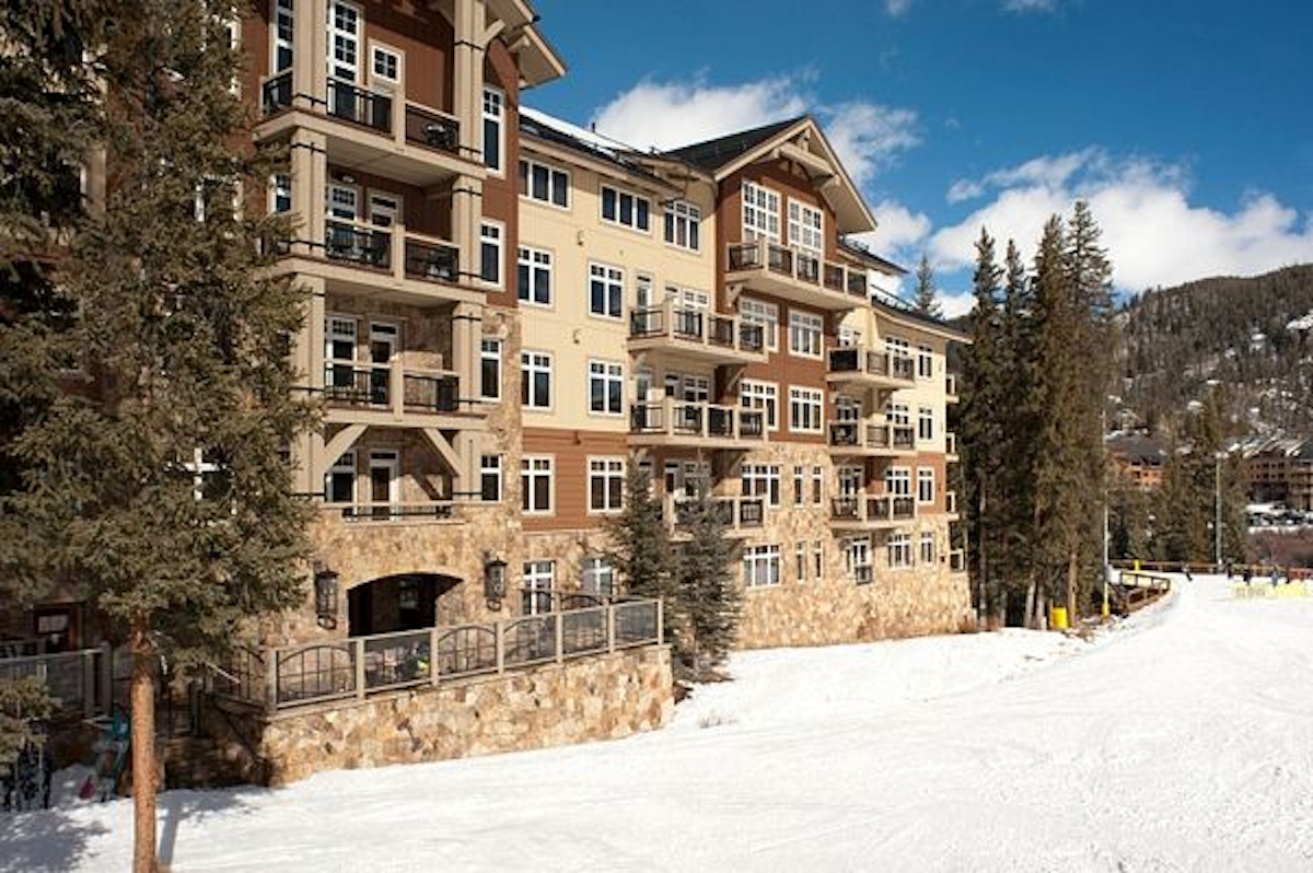 Exterior of Lone Eagle by Summit County Mountain Retreats in the winter