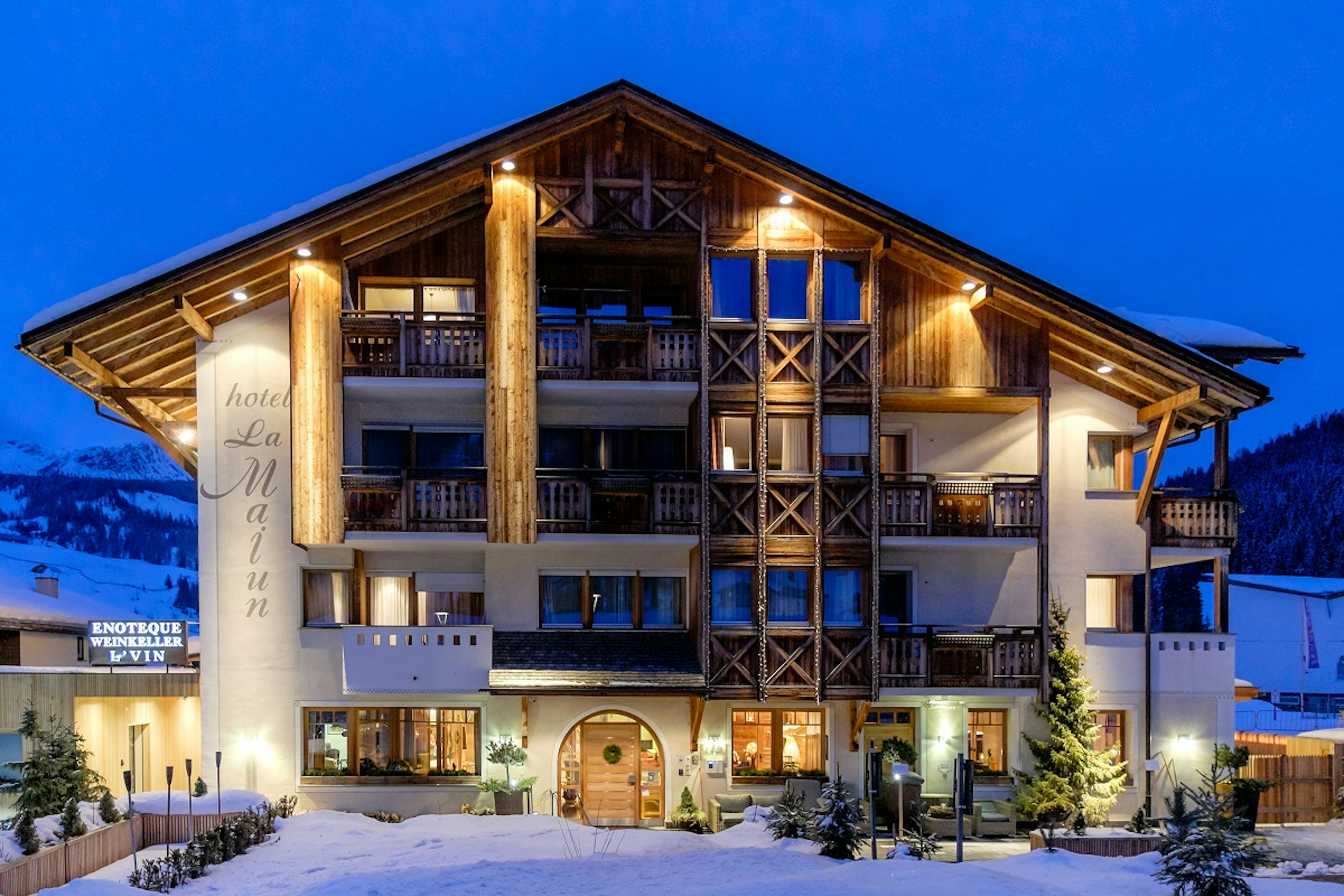 Exterior of Hotel La Majun in winter