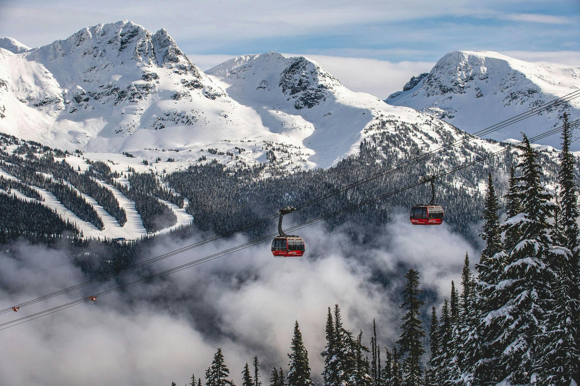 Tram ride with a view of the mountains in Lech.