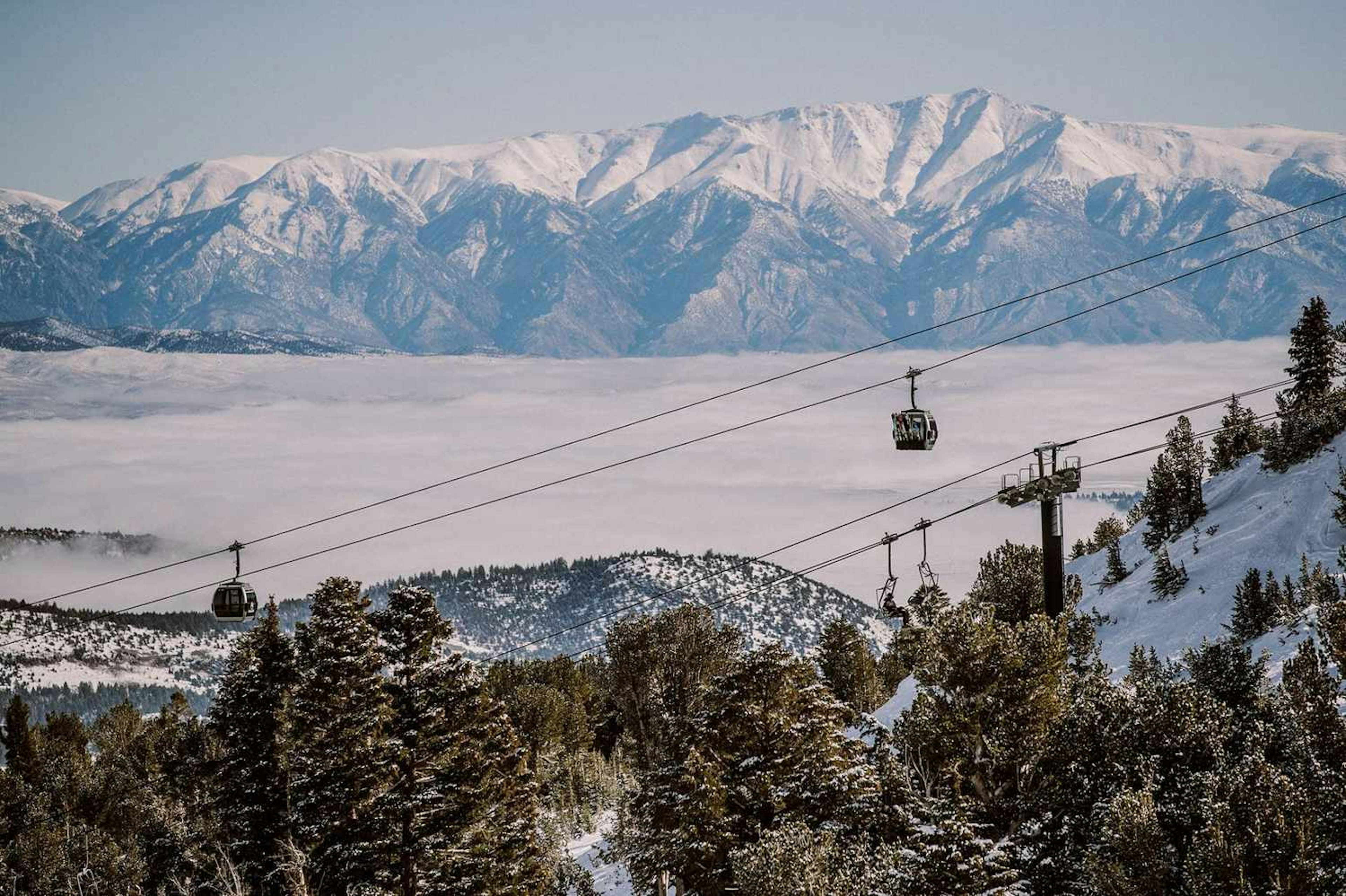 Scenic view of Mammoth Mountain