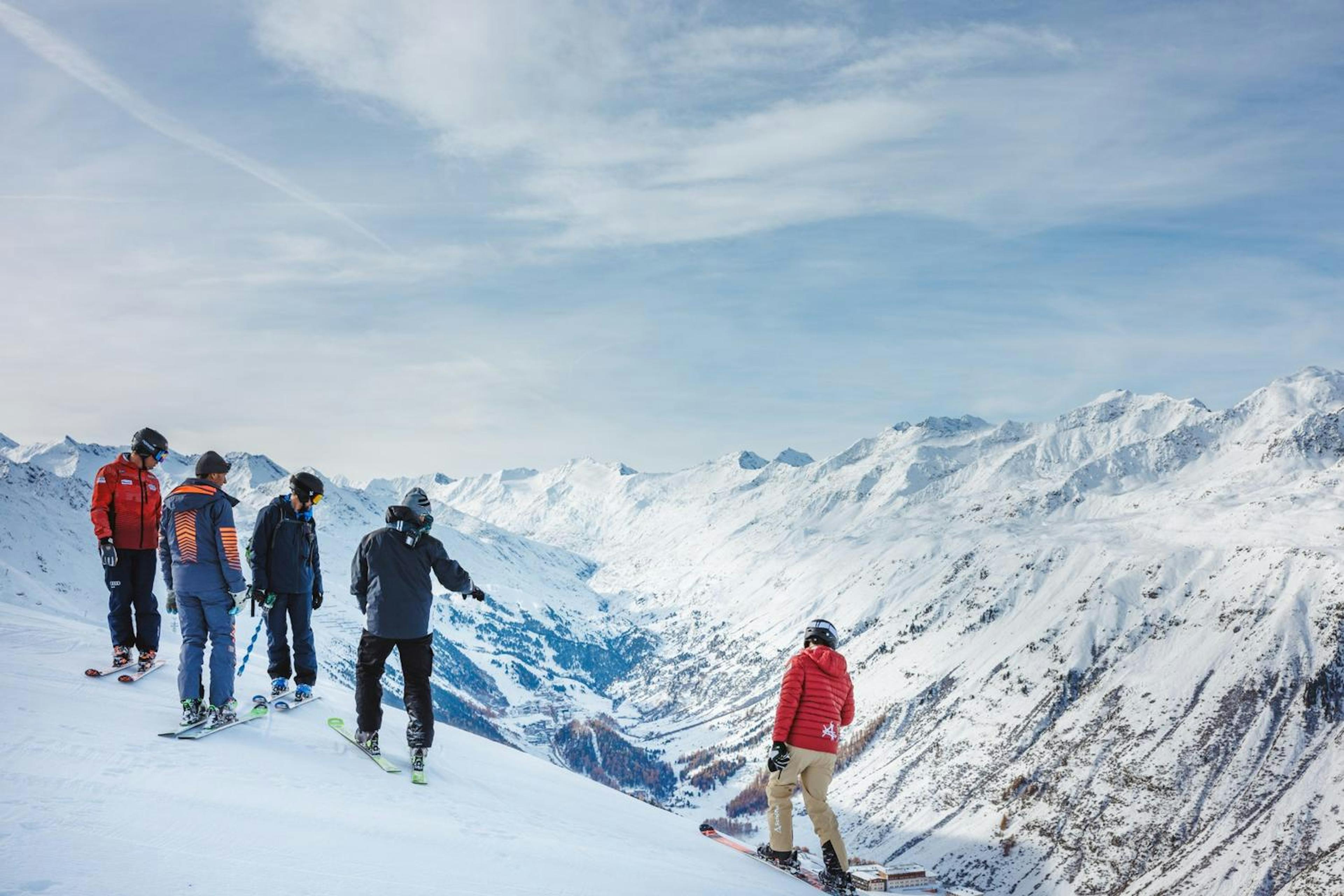 Skiiers choosing their lines at Sölden.