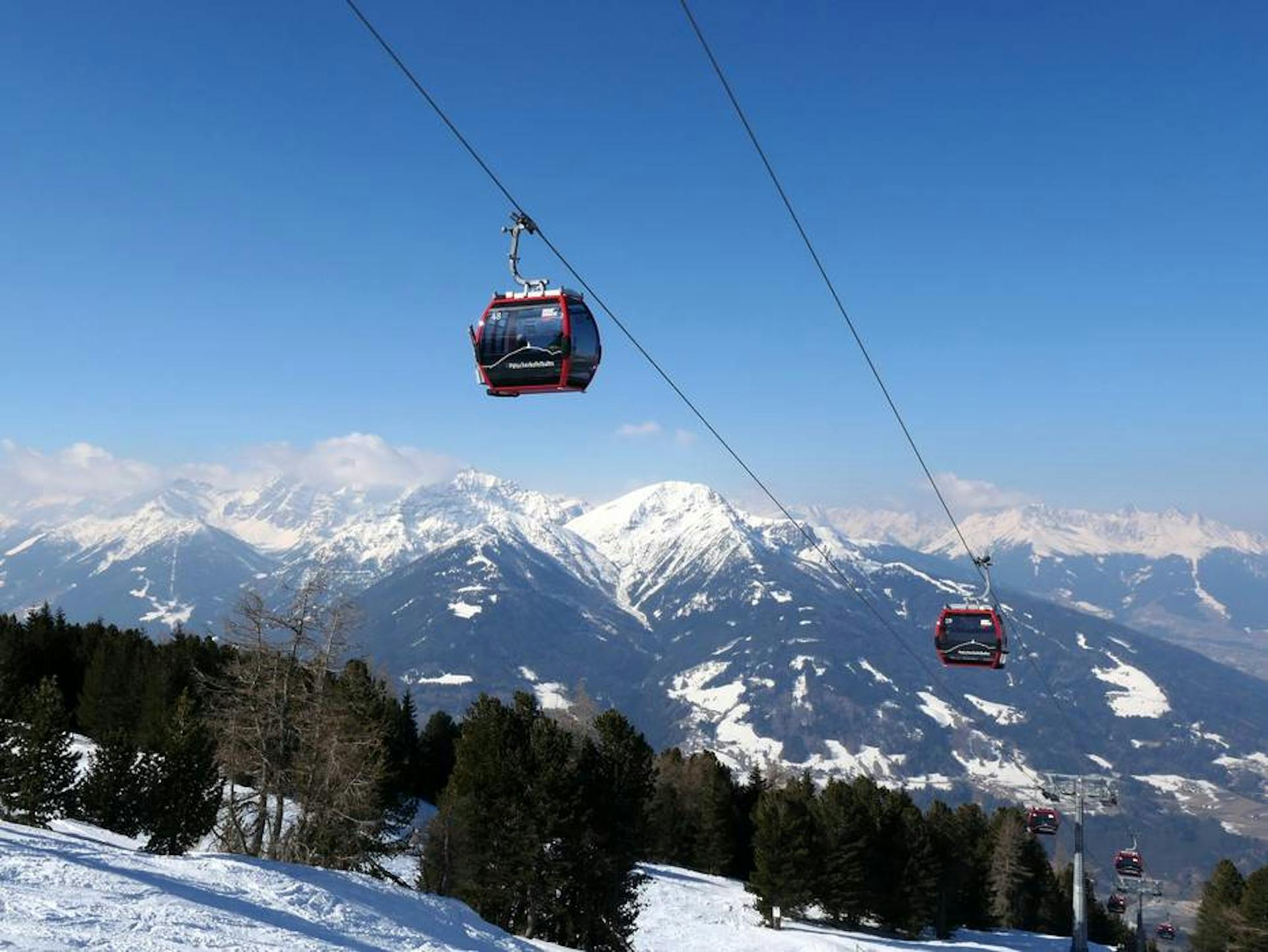 Ski lift going over Igls Ski Resort