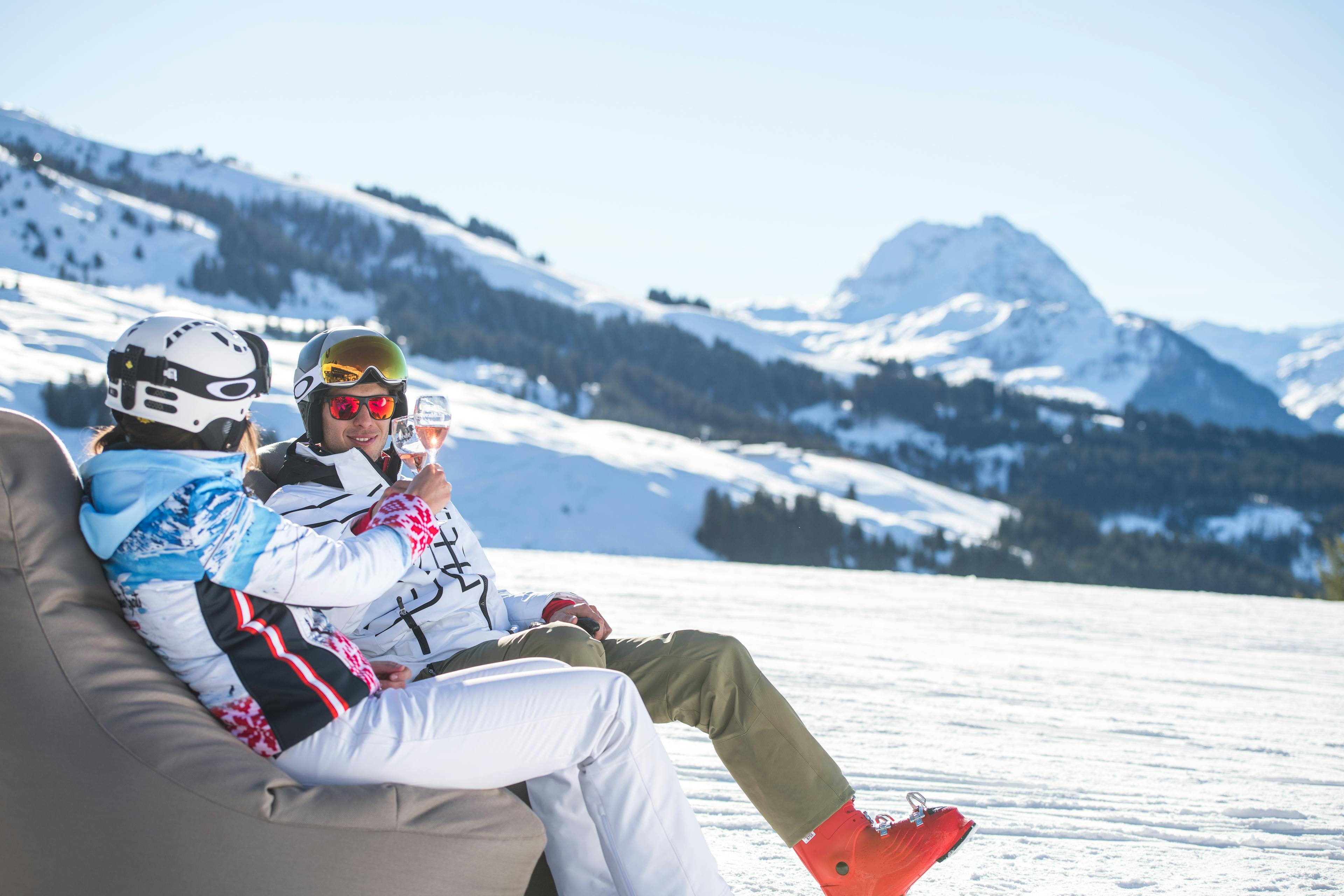 Skiers enjoying après at Kitzbühel