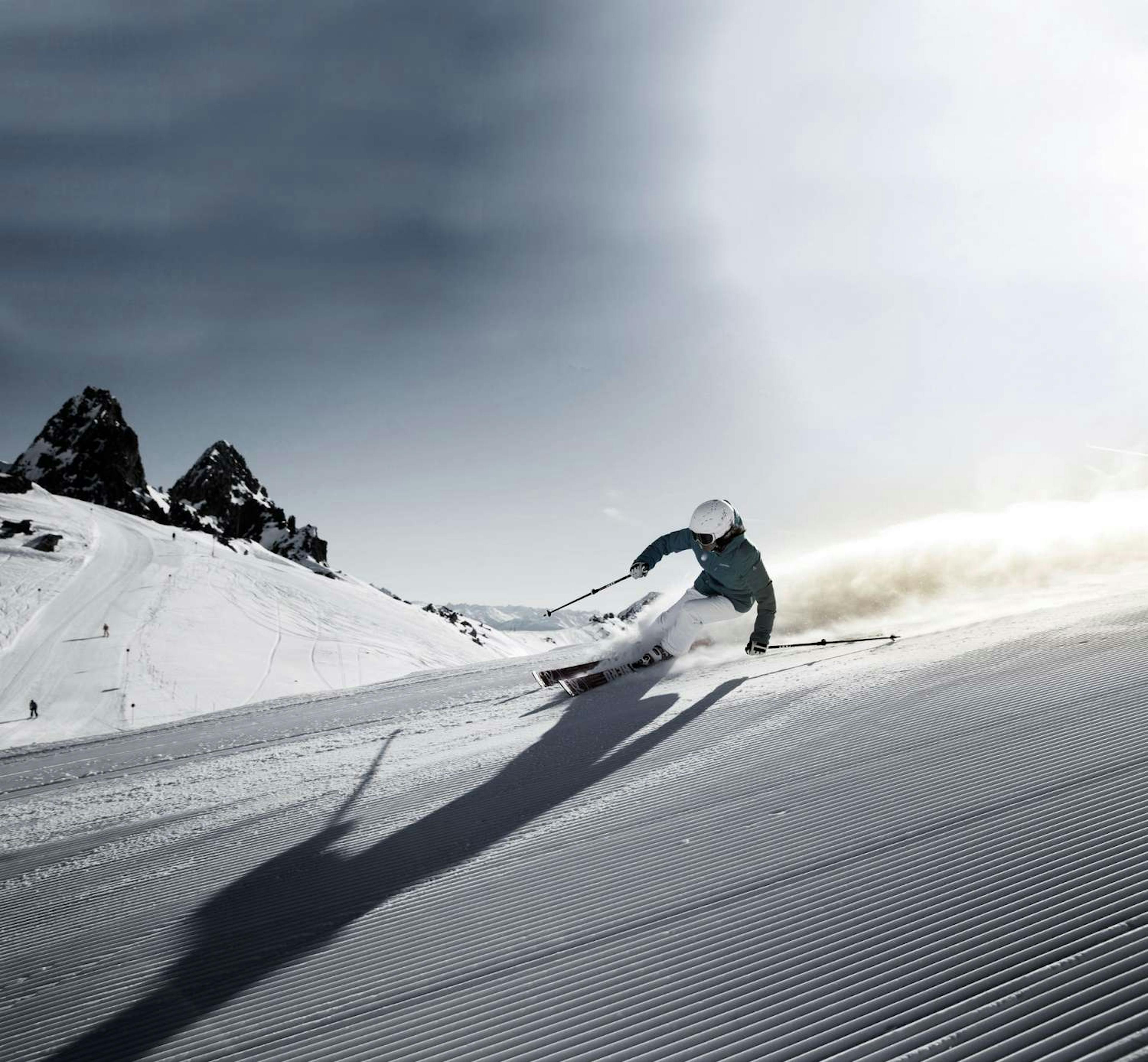 Sun skiing in St. Anton