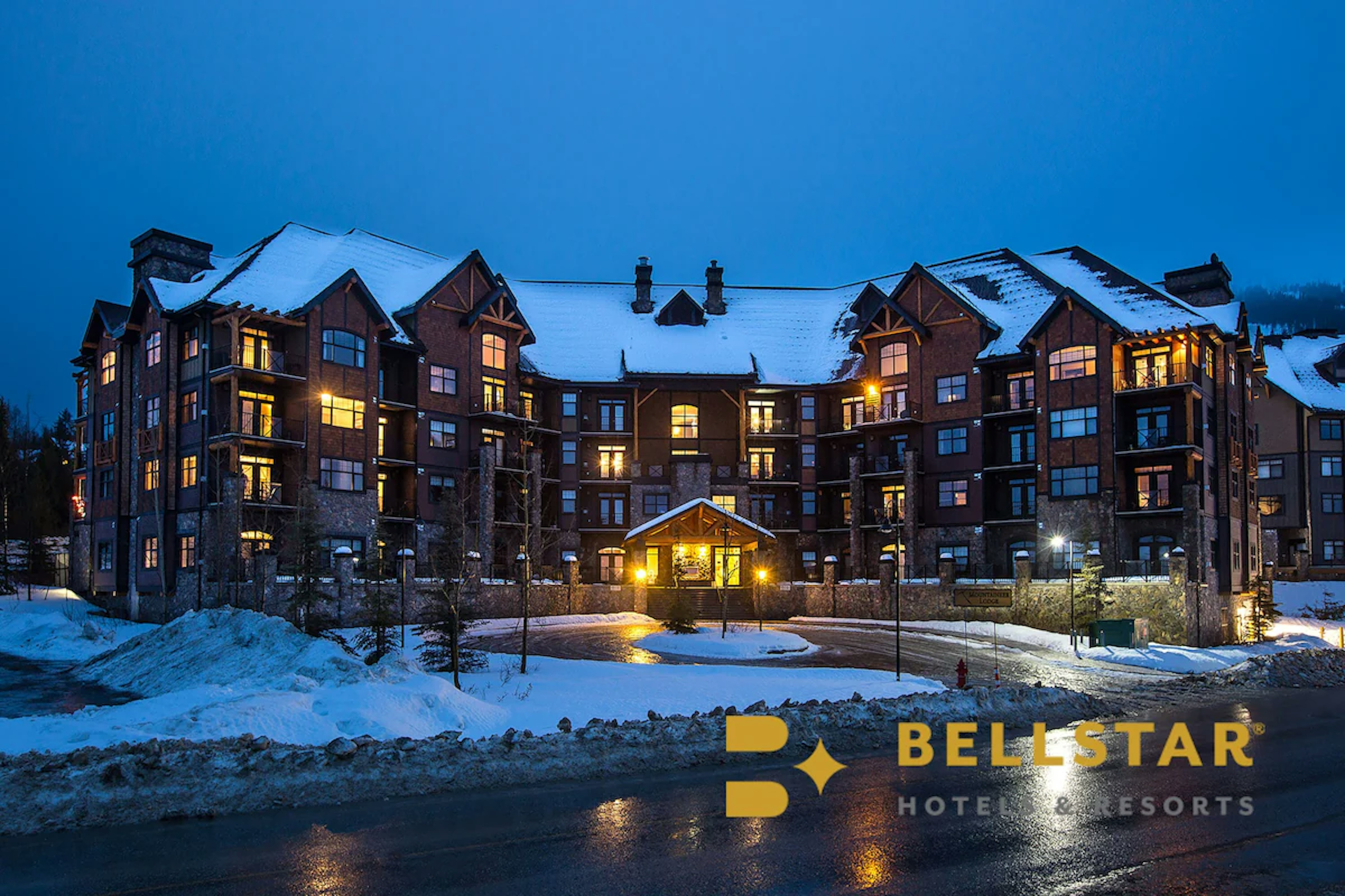 Glacier Mountaineer Lodge in Kicking Horse.