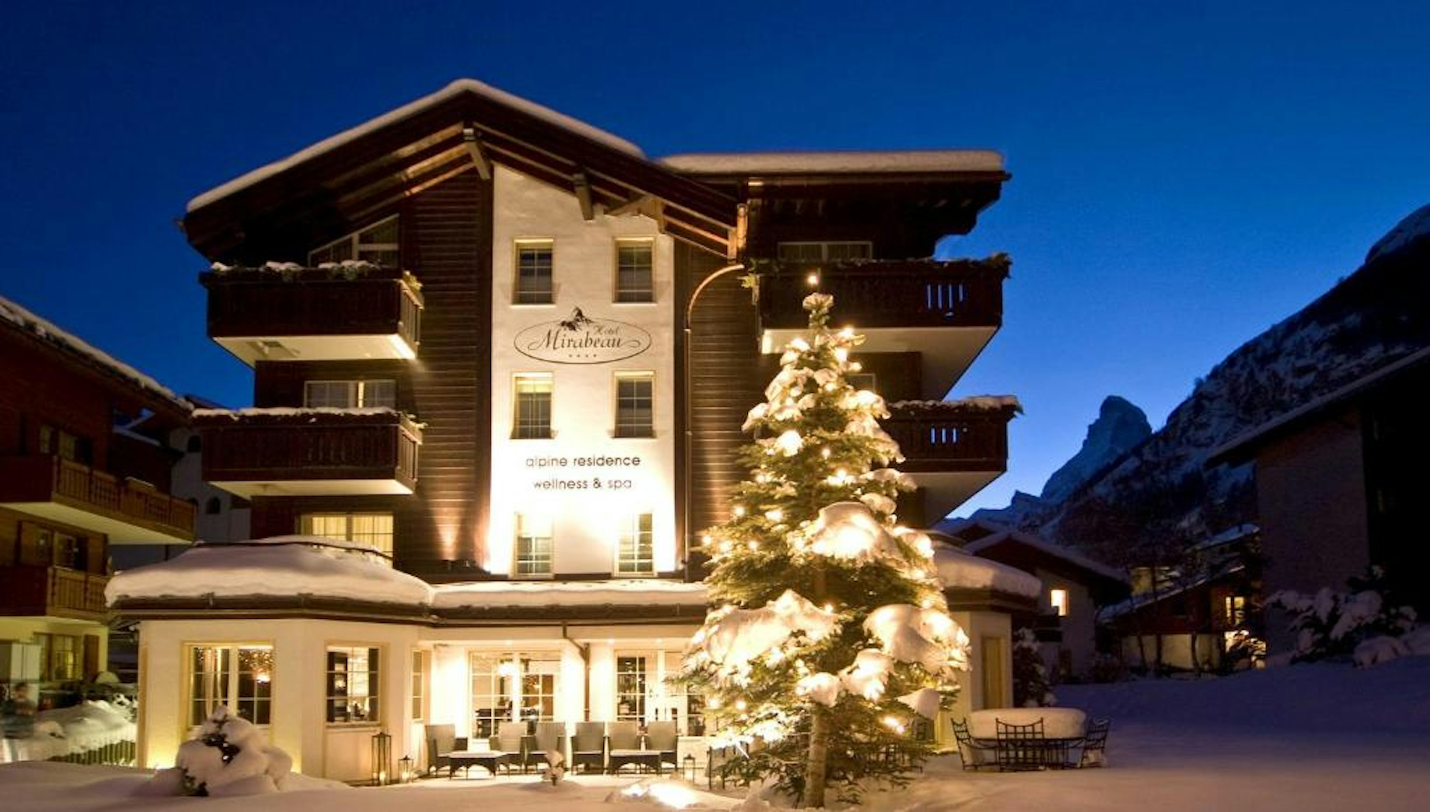 Exterior shot of Le Mirabeau Resort & Spa Zermatt in the winter