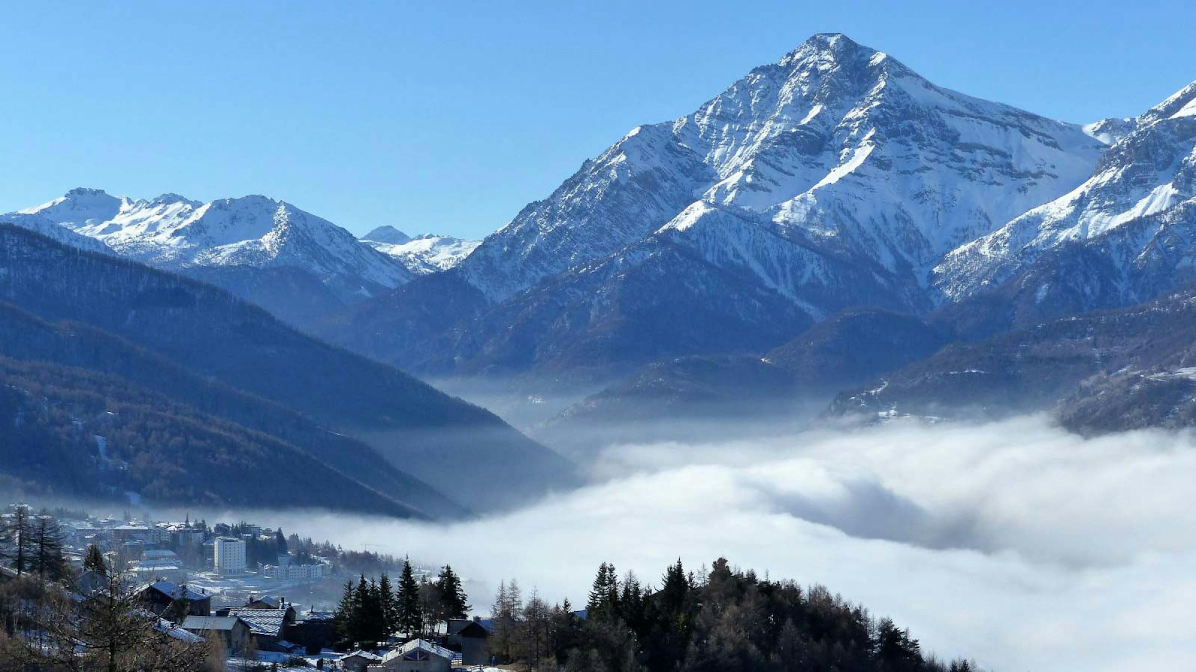 The mountain range against the morning fog at Sauze d'Oulx in Italy