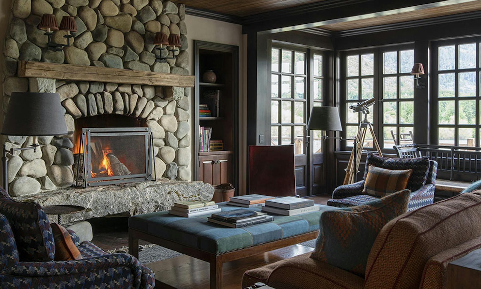 Living room at RIO PALENA LODGE