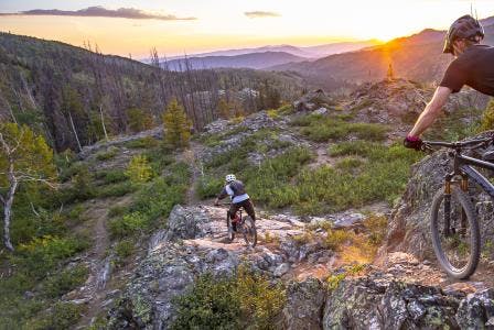 EXPLORE MOUNTAIN MODERN