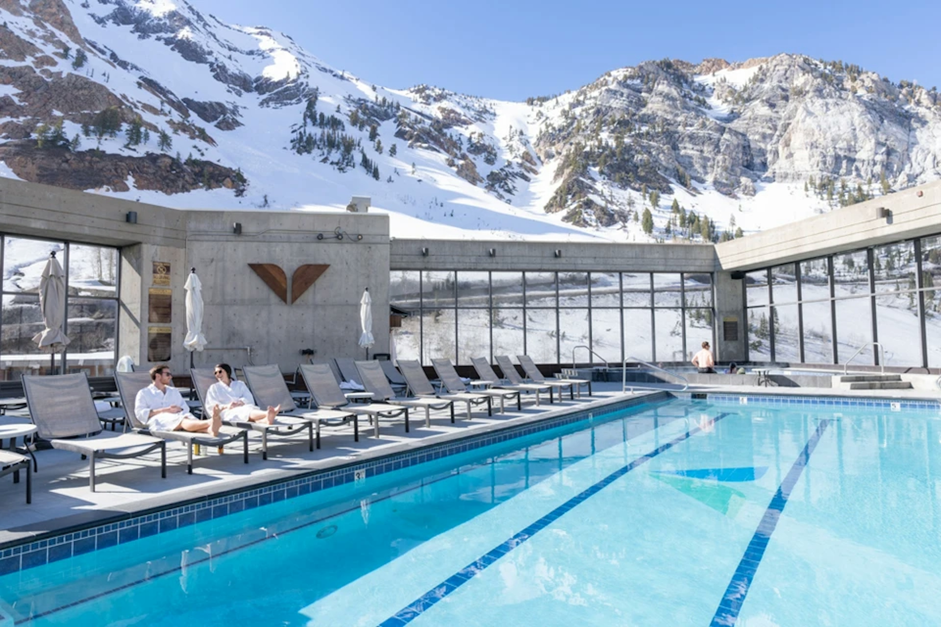 Exterior of The Cliff Lodge and Spa in winter