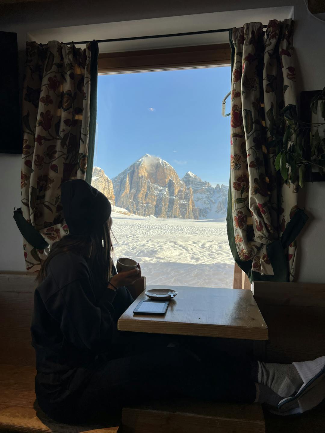 Drinking coffee in Refugio Averau