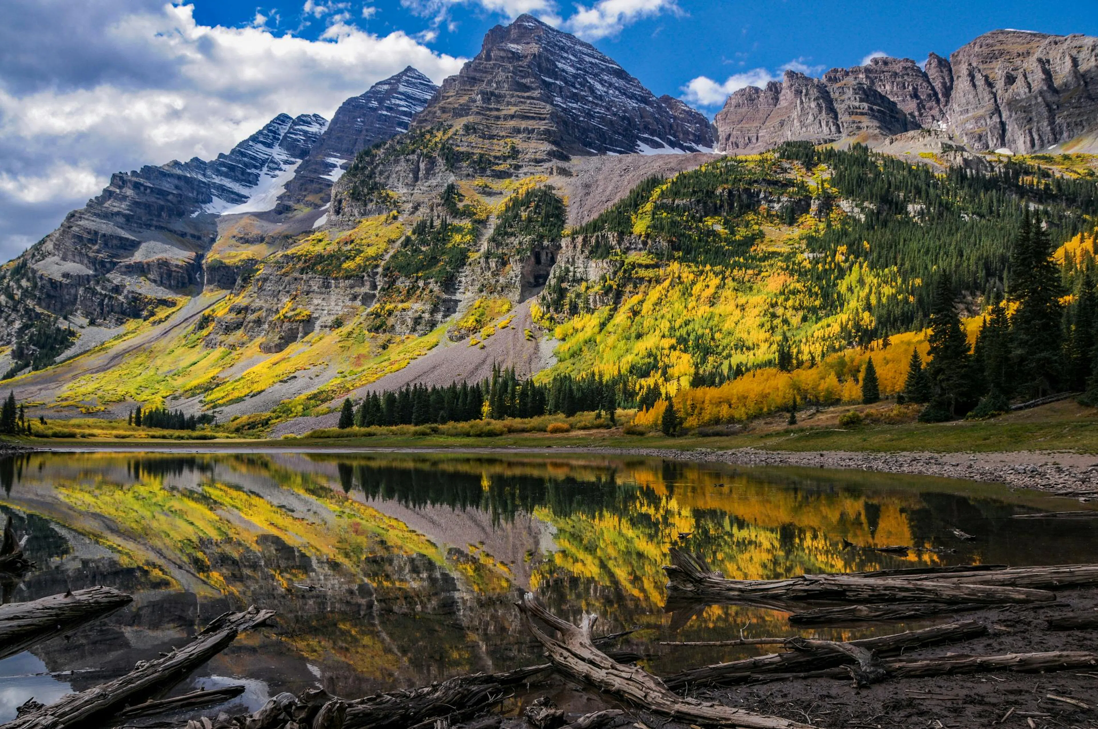ZWkEpcQfT Crater Lake Trail main Getty Images