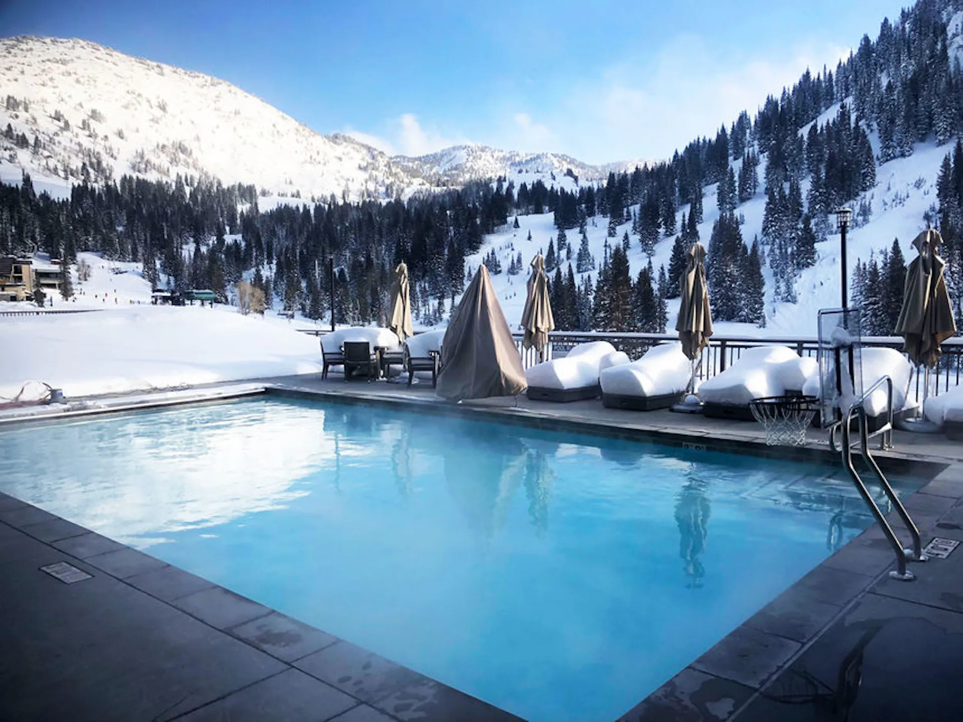 Outdoor Jacuzzi at The Snowpine Lodge