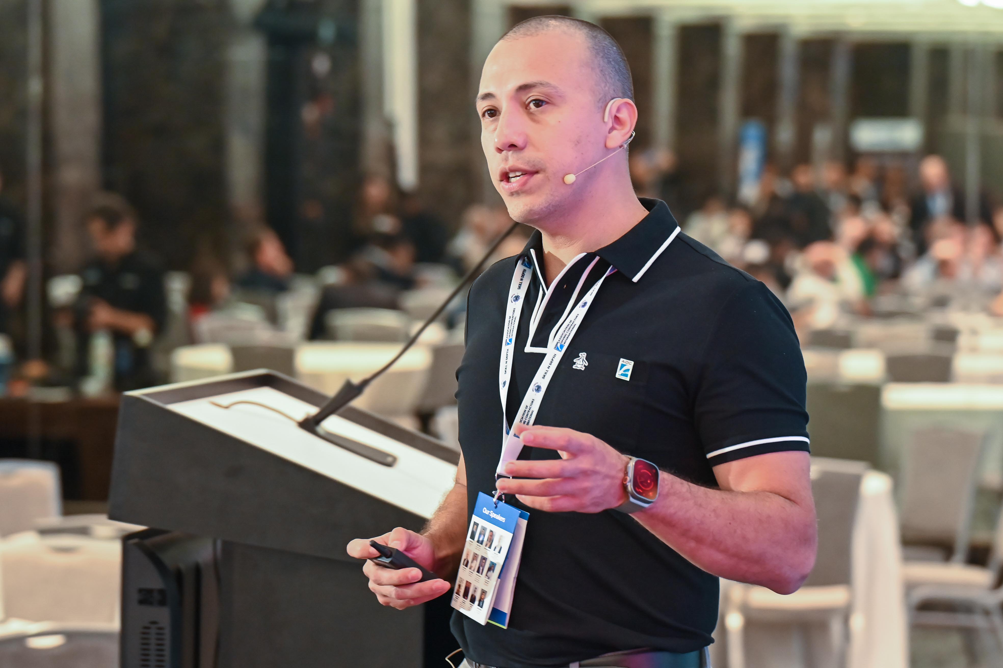 Dr. Luis Perez Maza from SESAMET.