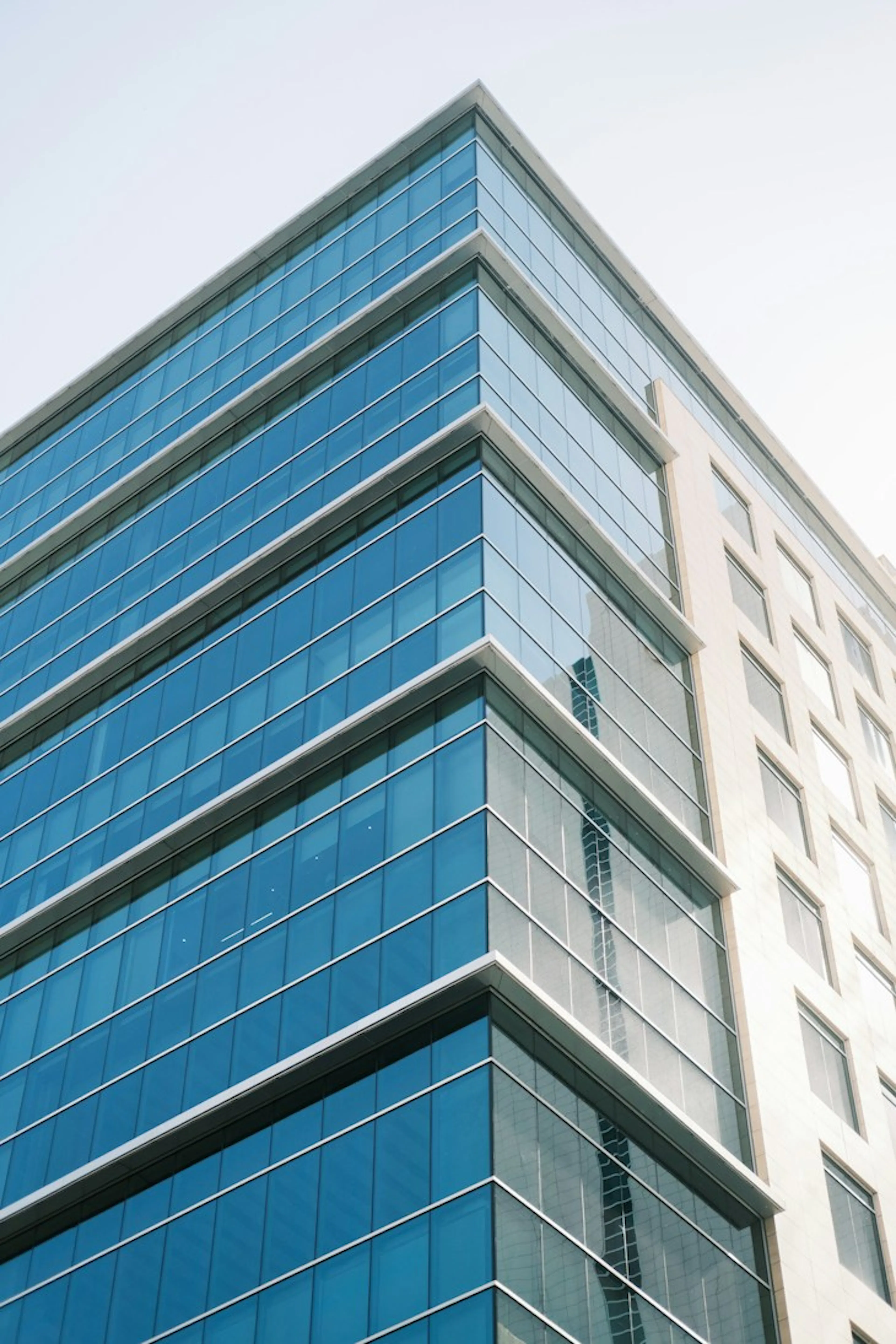 Façade vitrée d'un immeuble de bureaux