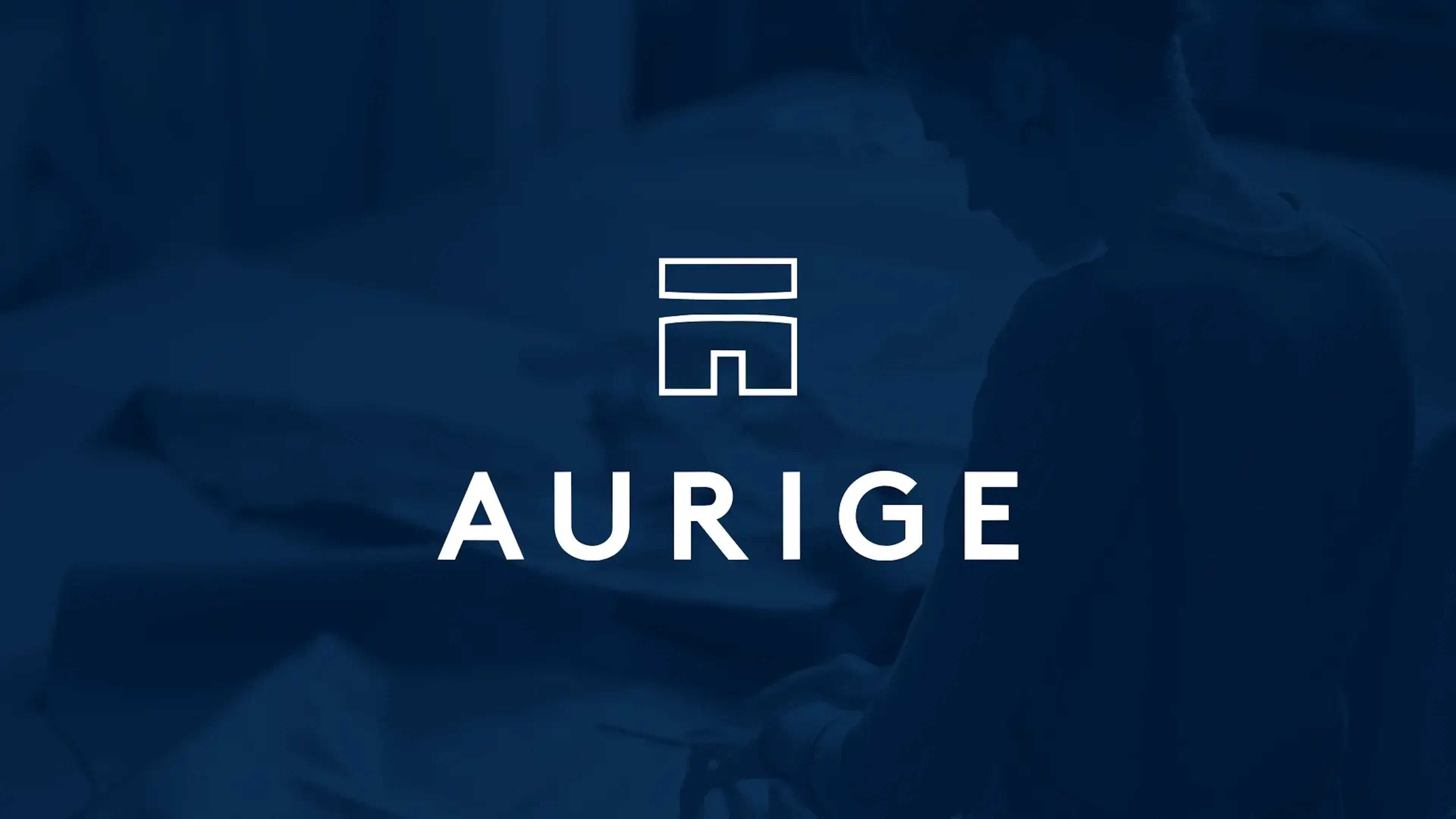 Logo Aurige sur fond bleu
