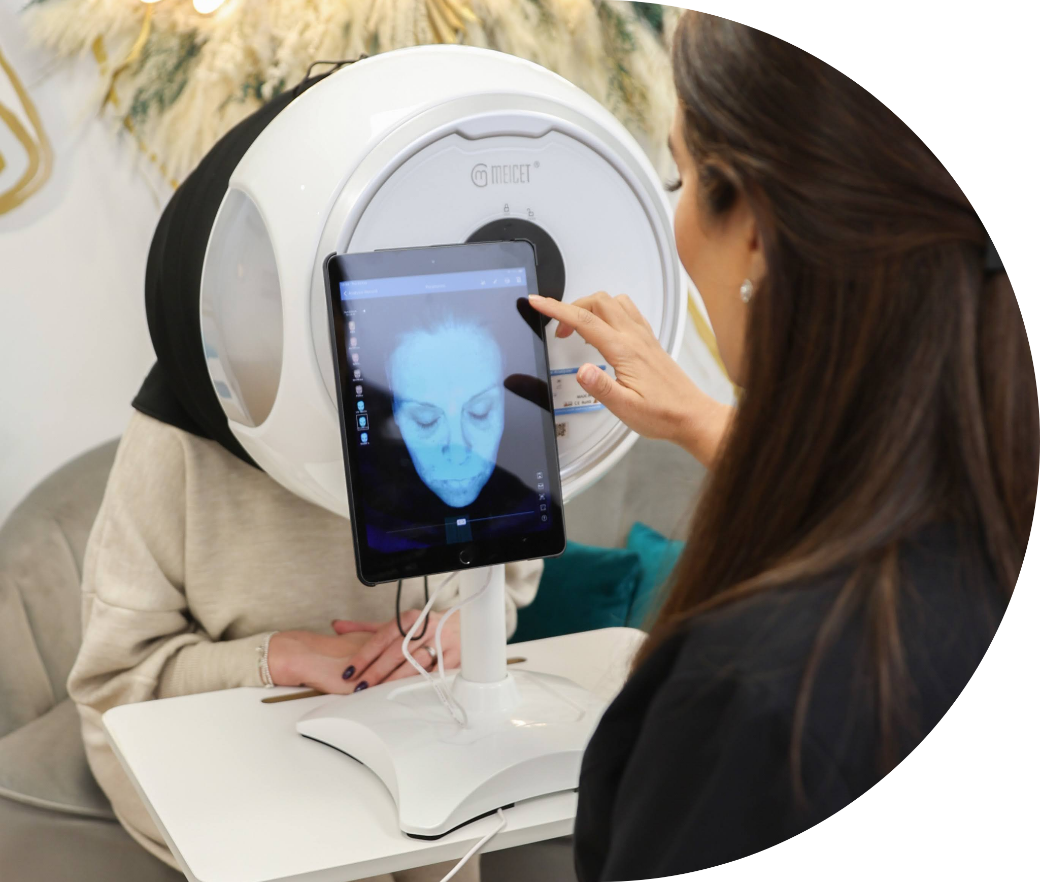 Skyn Doctor team using facial scanning