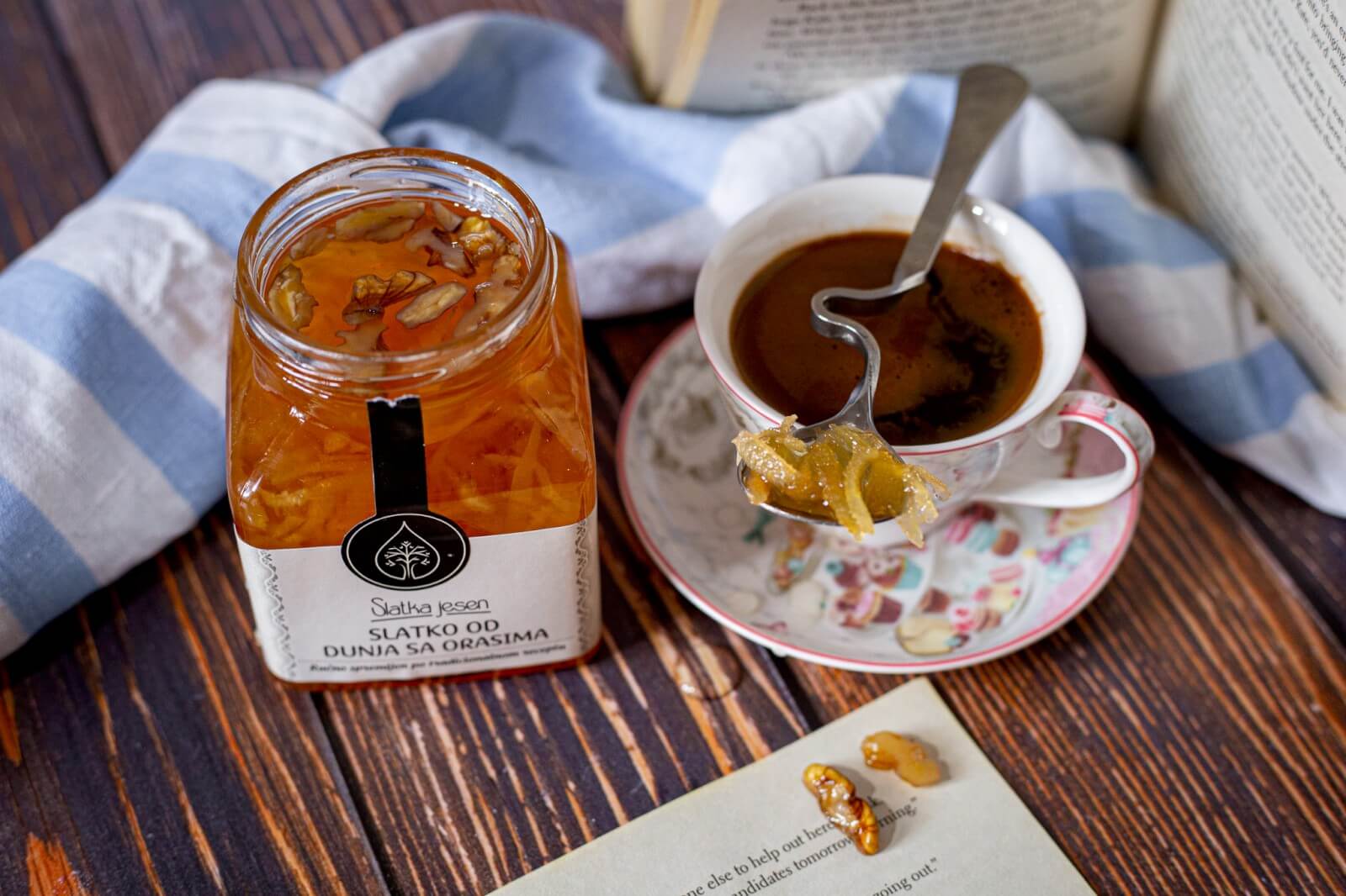 Slatko od dunja sa orasima, scenska slika