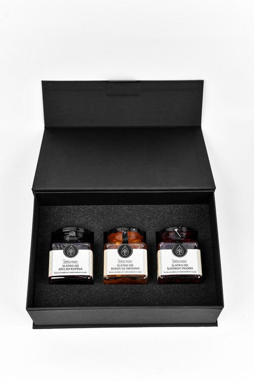 Poklon paket sa tri tegle