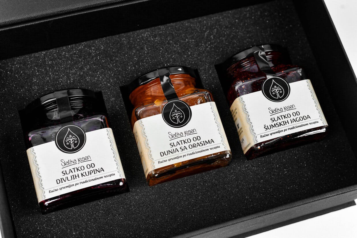 Poklon paket sa tri tegle