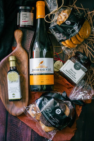 Poklon paket sa proizvodima malih proizvođača