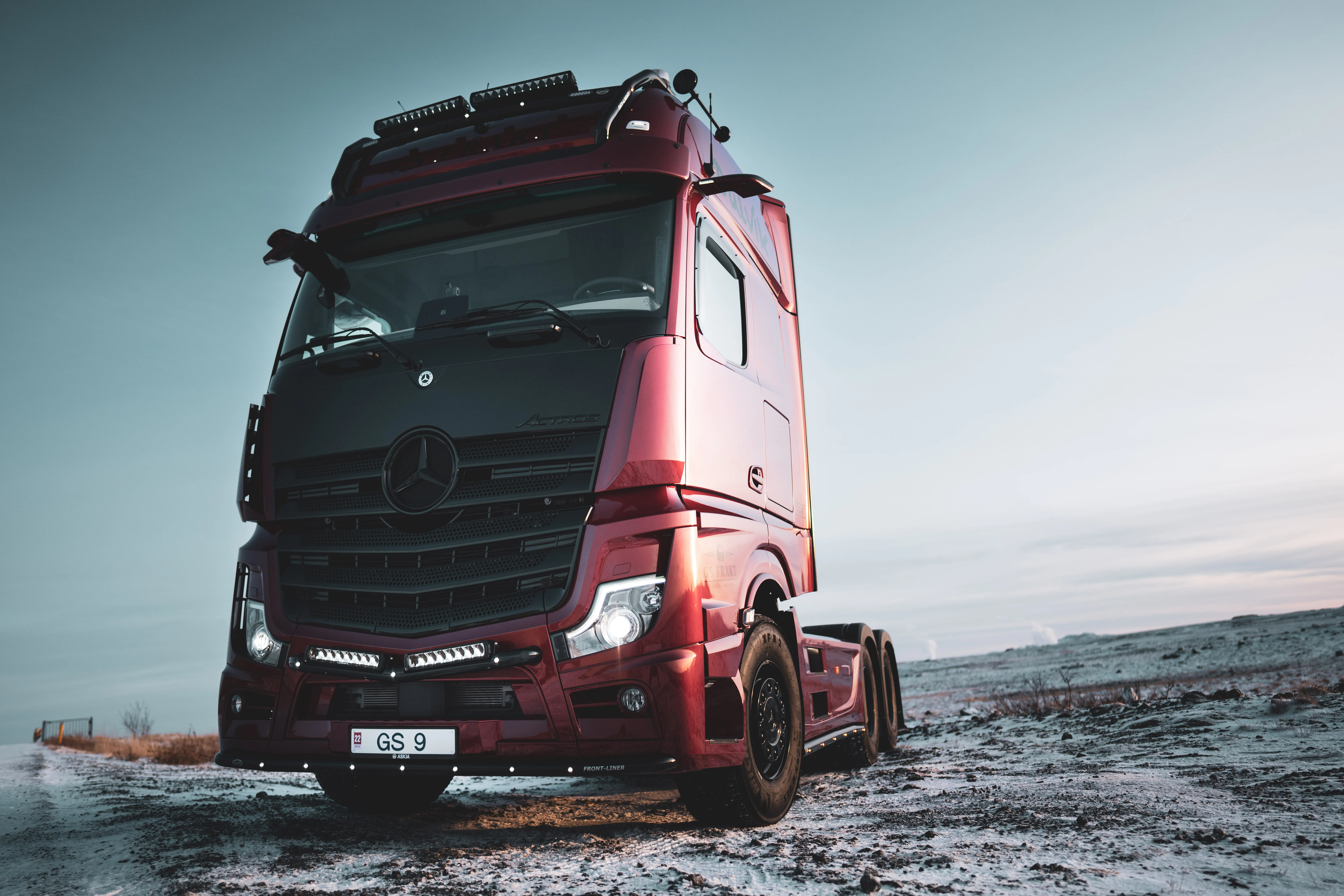 Actros vörubíll í íslenskri náttúru