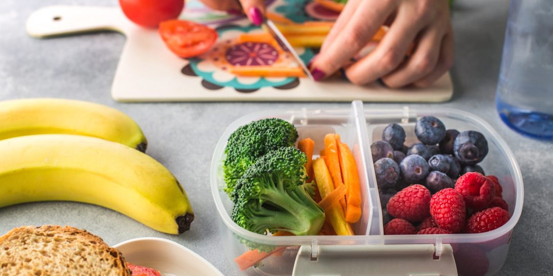 Meal preparing with a plastic lunch box
