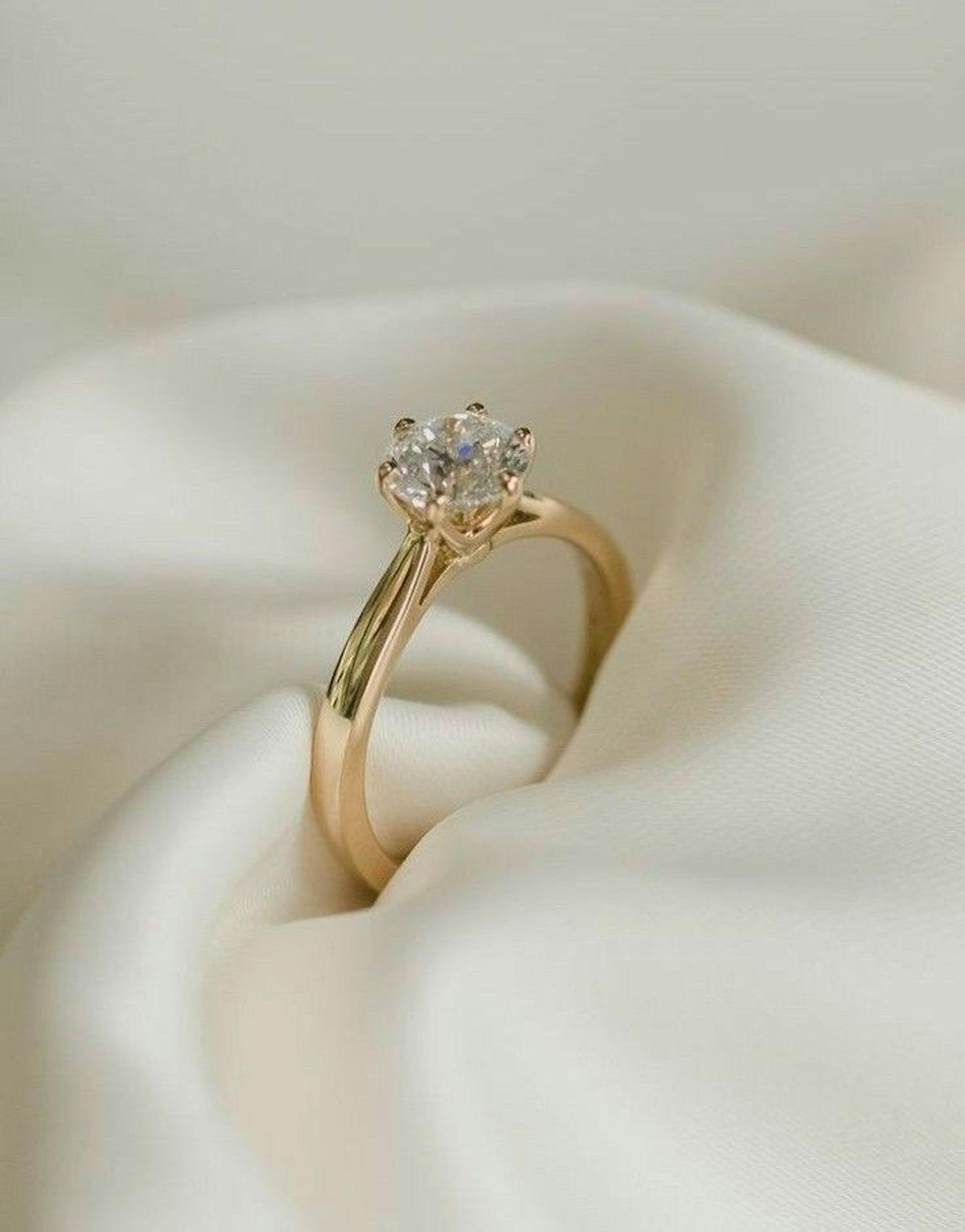  Classic Bezel Solitaire in Yellow Gold