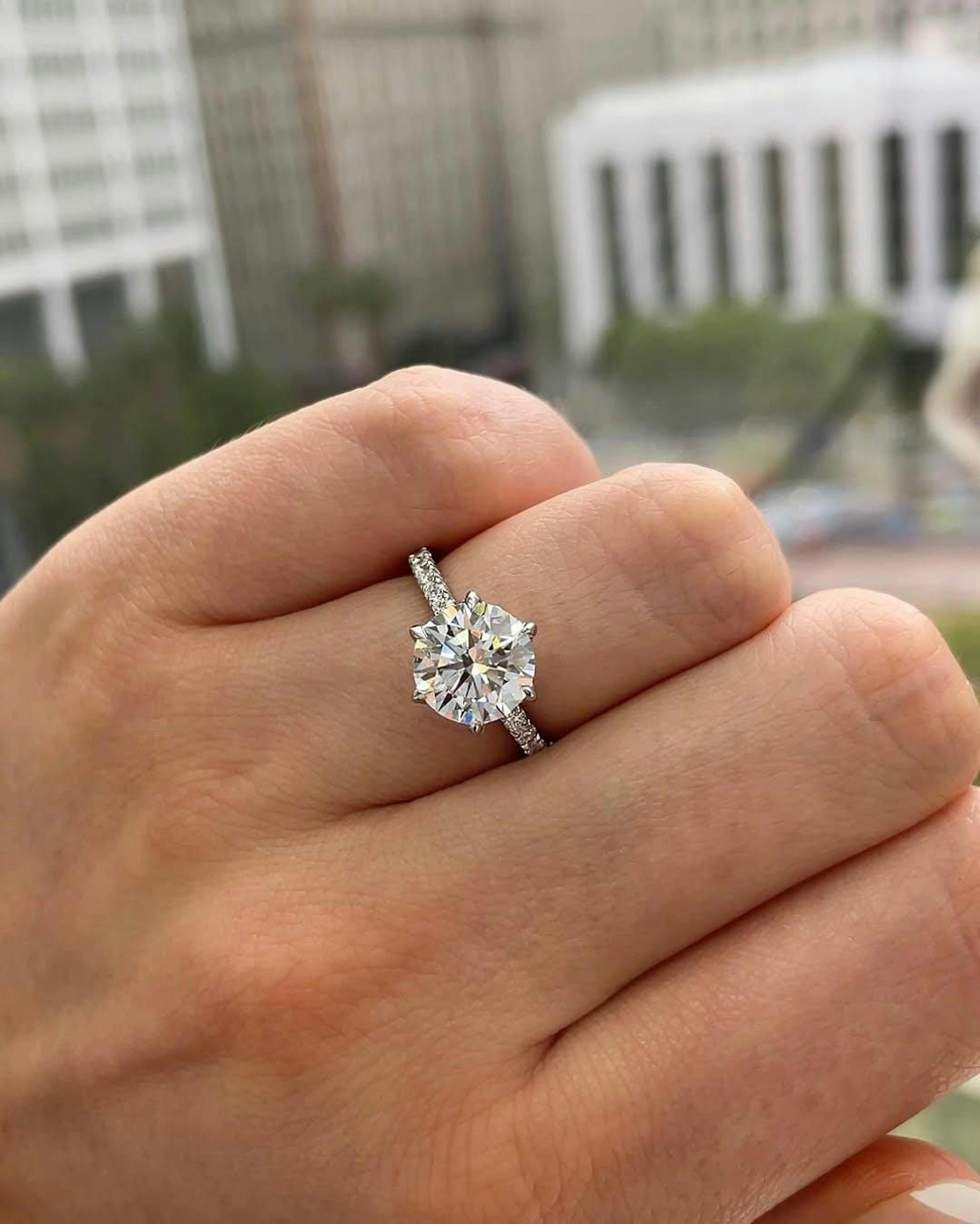 Lab-Grown vs Natural: Works Beautifully for Round