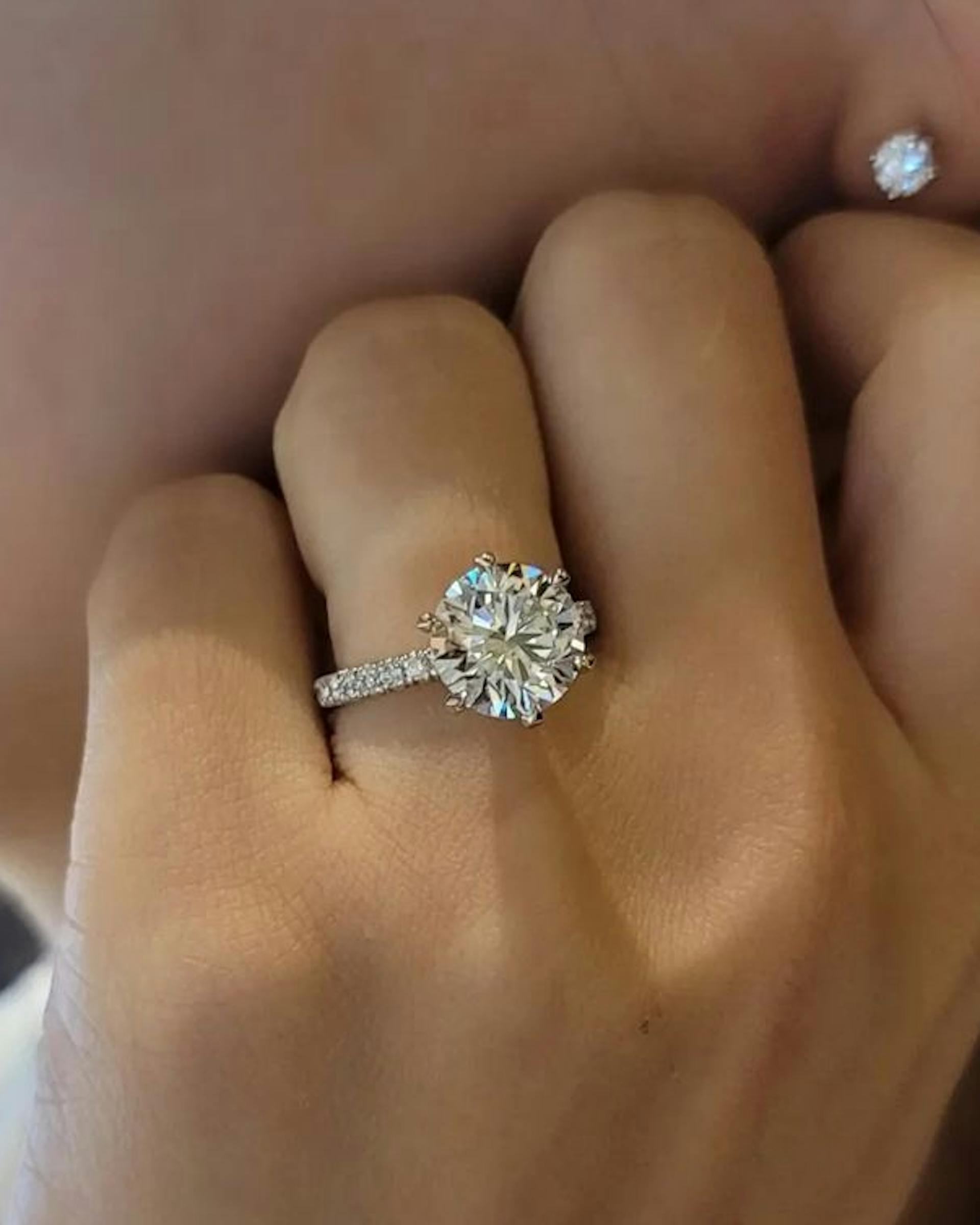 What Is a Solitaire Diamond Engagement Ring?