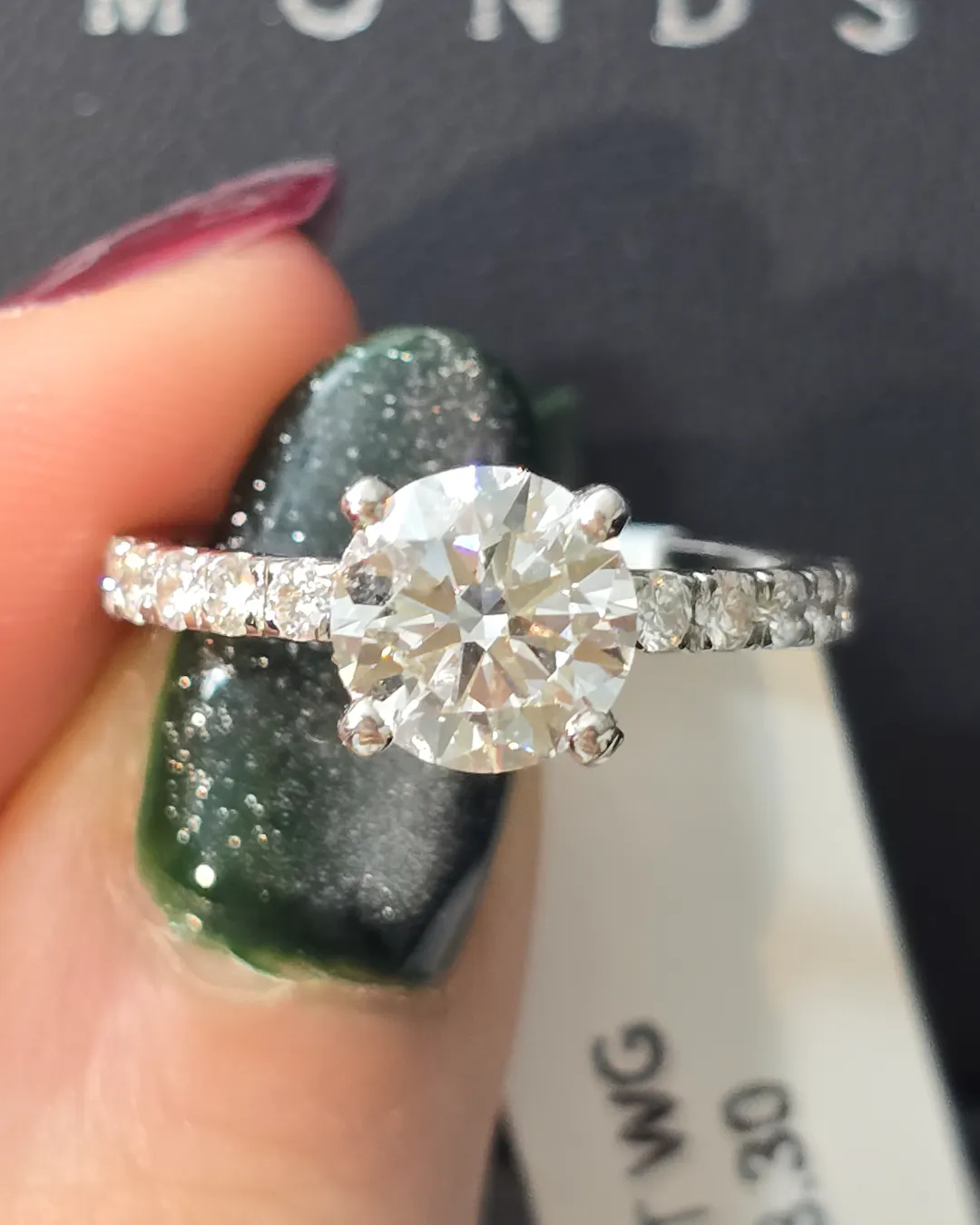 Choosing Your Round Diamond