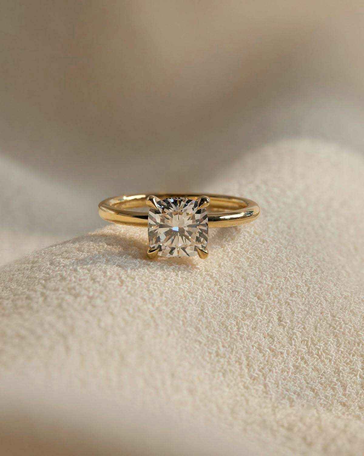 Emerald Cut vs Cushion Cut Engagement Rings: Style & Feel