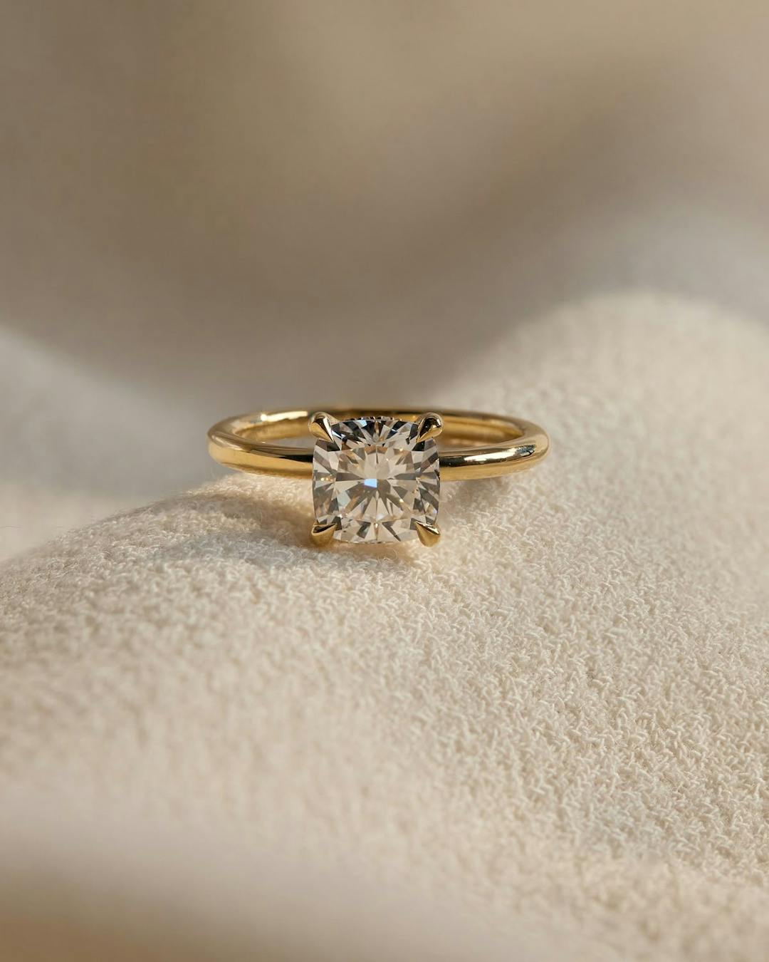 Emerald Cut vs Cushion Cut Engagement Rings: Style & Feel