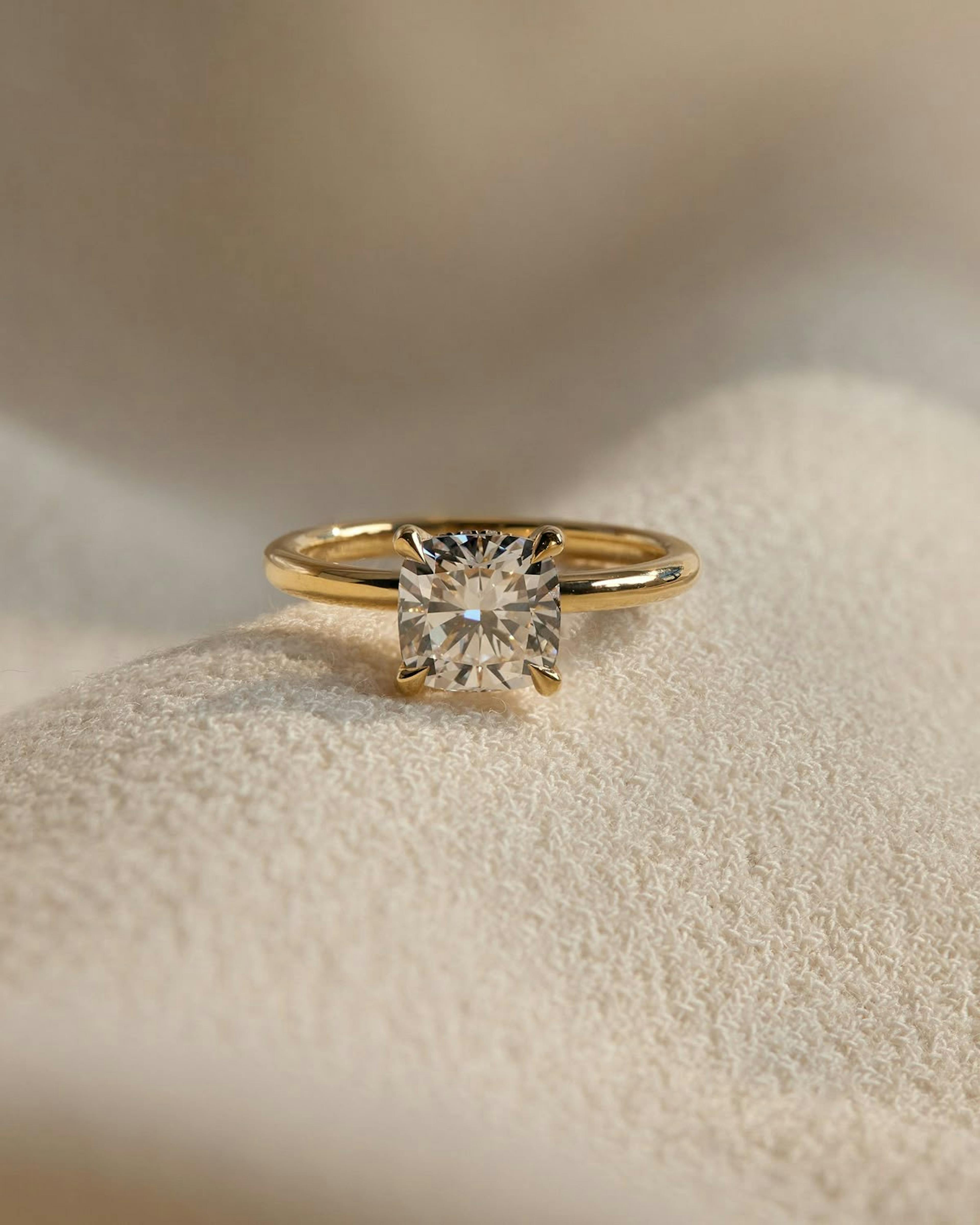 Emerald Cut vs Cushion Cut Engagement Rings: Style & Feel