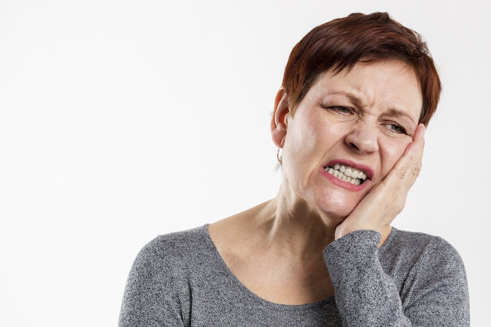 Causes of tooth sensitivity