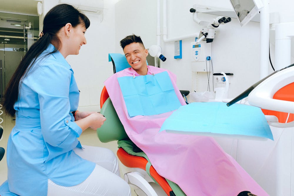 A dentist making his patient understand about her dentistry pic