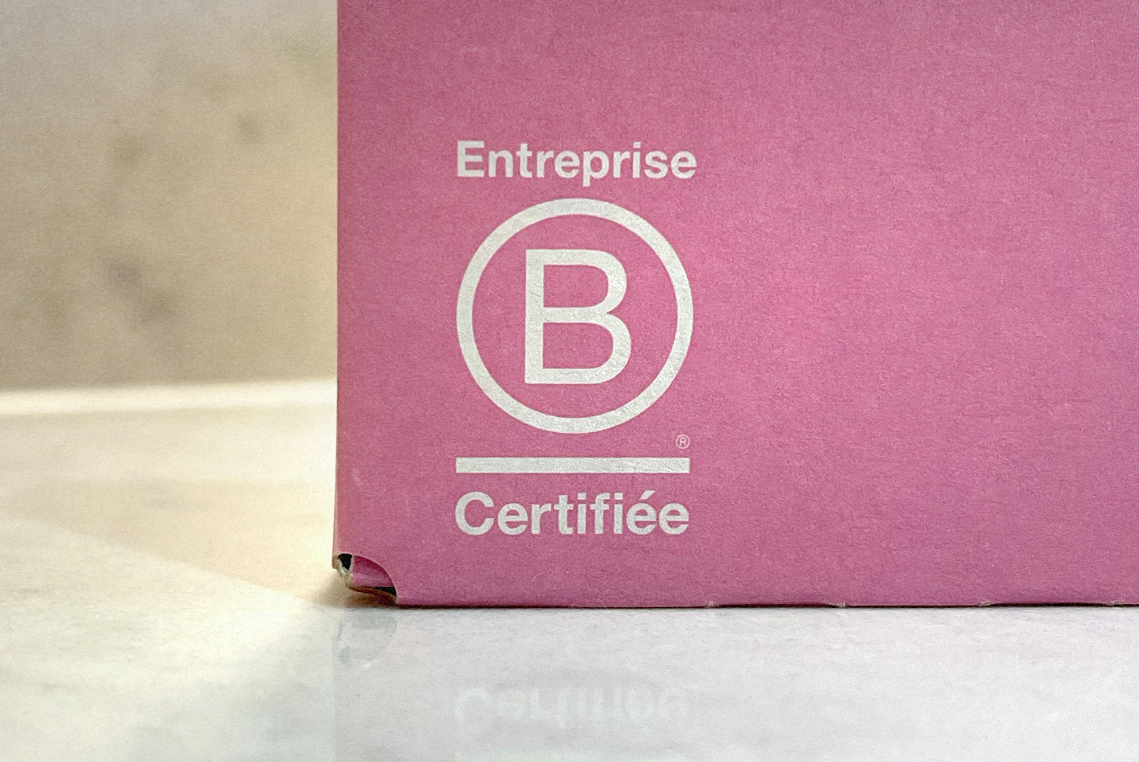 emballage rose avec le logo « Entreprise B Certifiée »