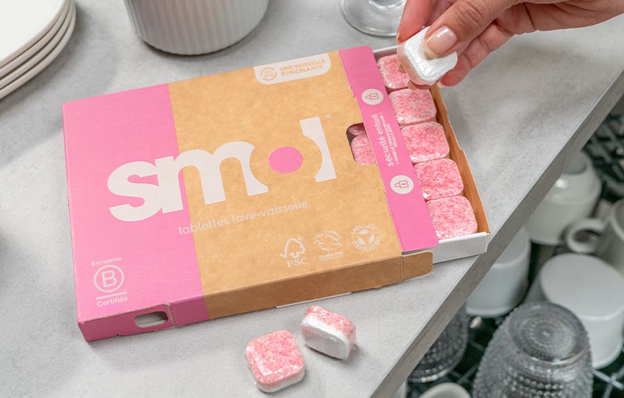 tablettes lave-vaisselle roses et blanches