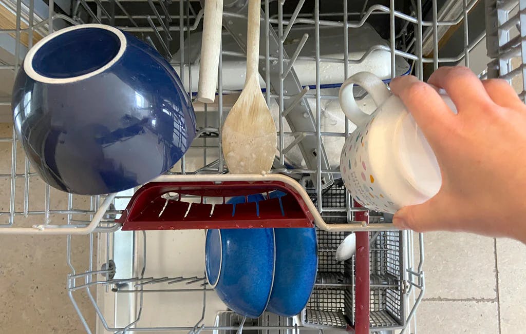 loading a dishwasher rack