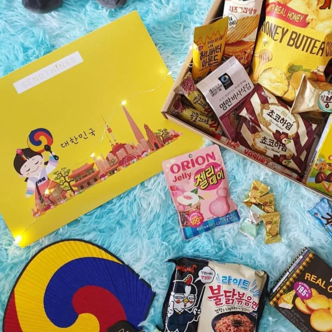 Quirky gift boxes by SendThinks on SnackMagic Singapore