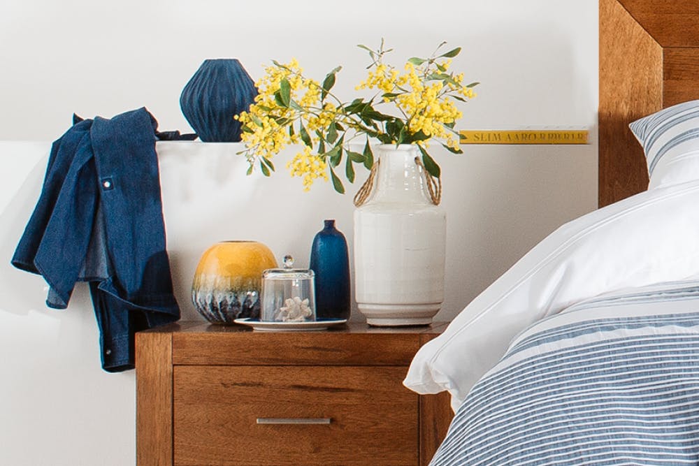 How to decorate a bedside table Snooze