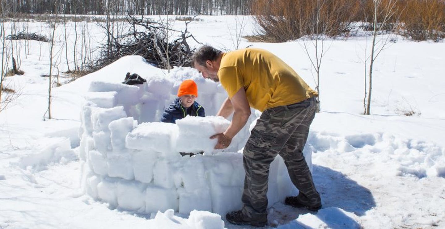 Igloo building 