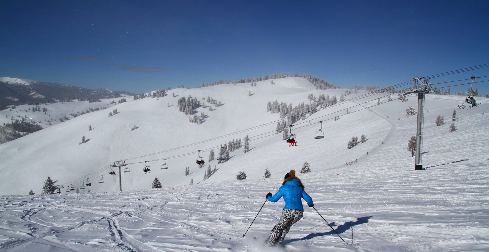 Skiing in Vail Ski Resort