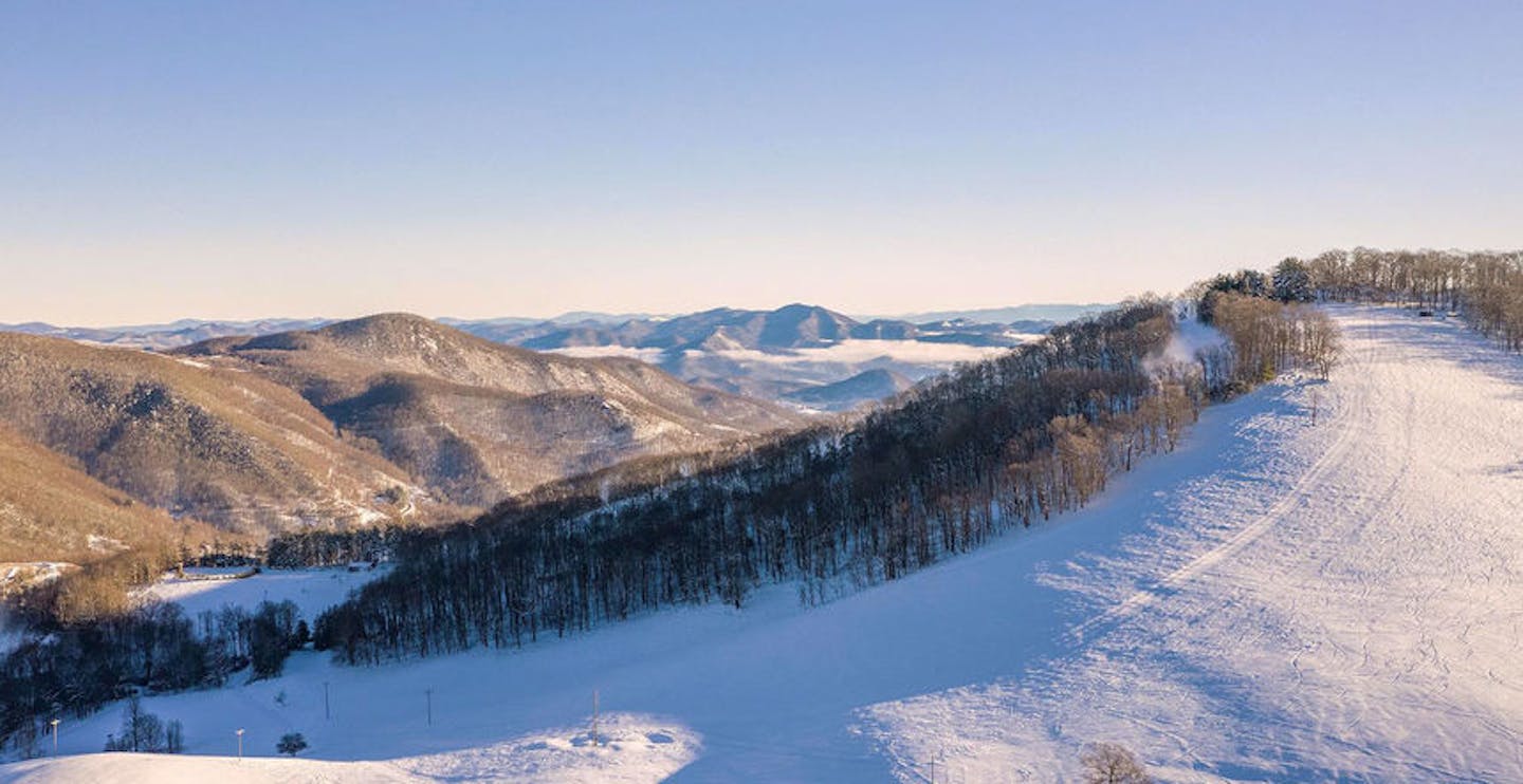 Looking over the Great Smoky Mountain National Park (Photo credit: Cataloochee)