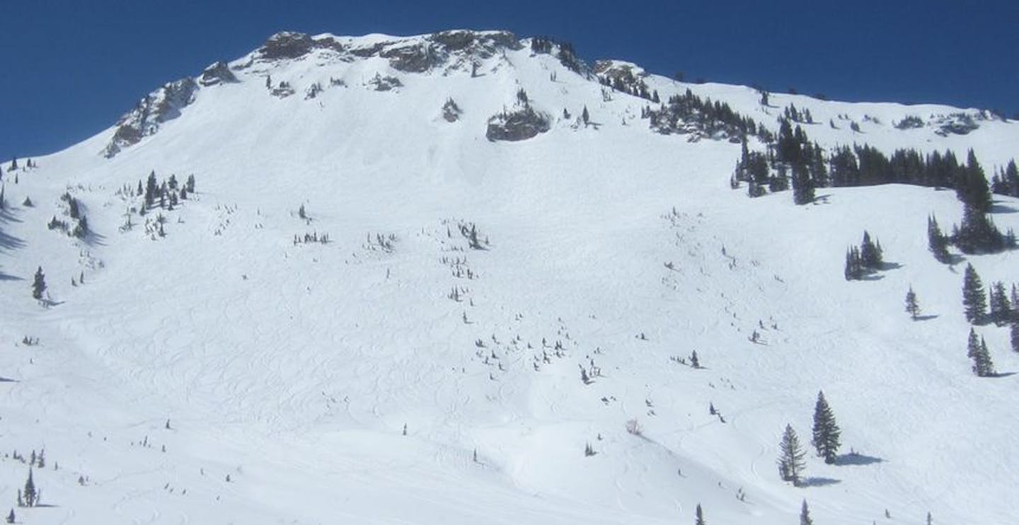 Old school skiers-only mountain with access to Snowbird on the AltaBird pass Highlights