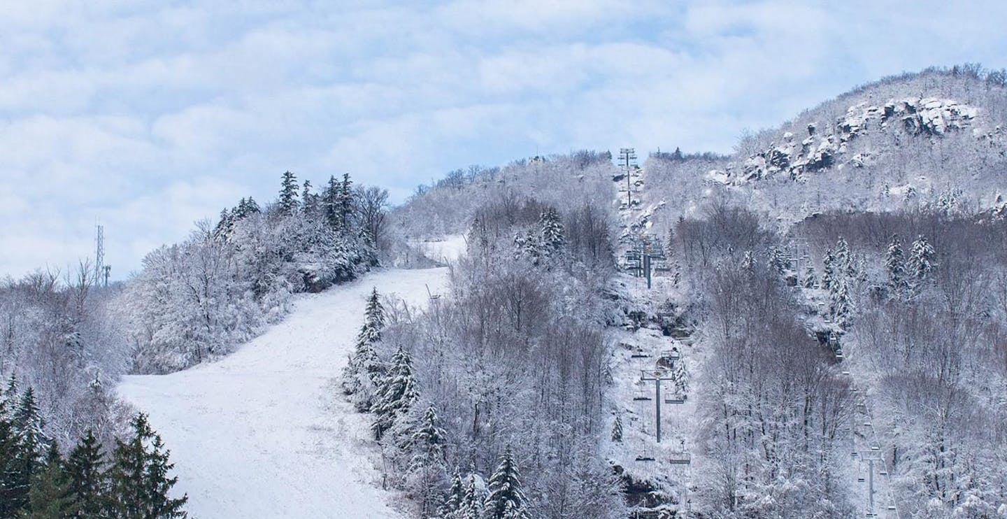 The snowy slopes of Hunter Mountain in New York, USA.