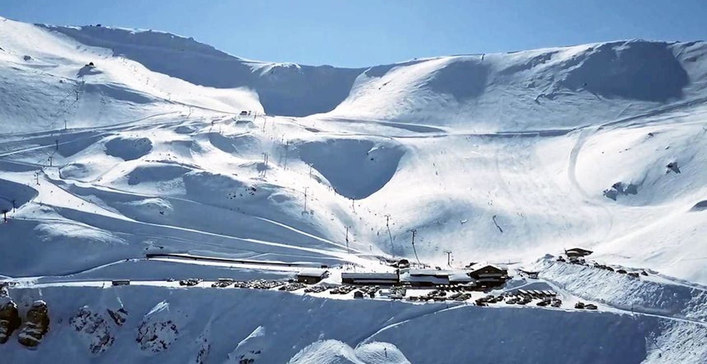 Mt Hutt enjoys one of the longest ski seasons in New Zealand