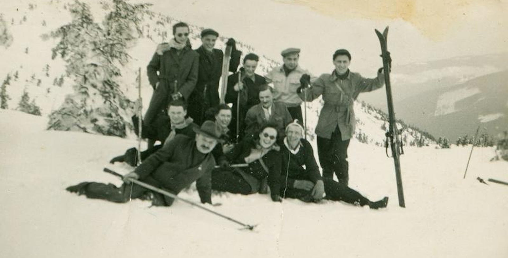 Group skiing