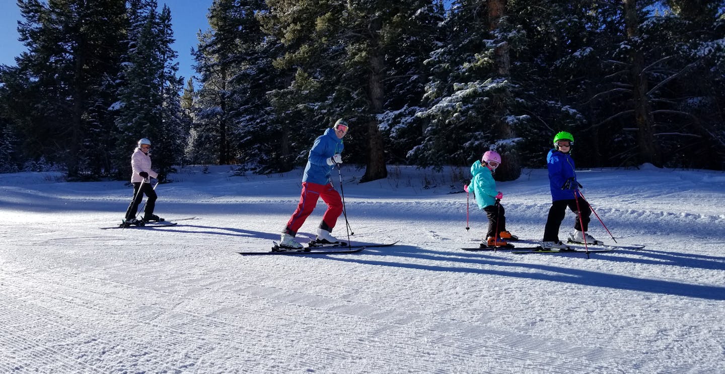 Kids skiing with instructor