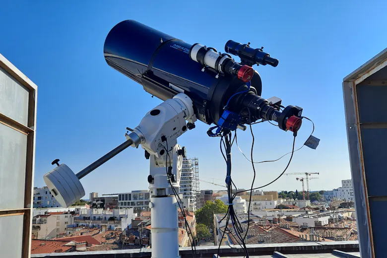Telescope sur le toit de la Babotte